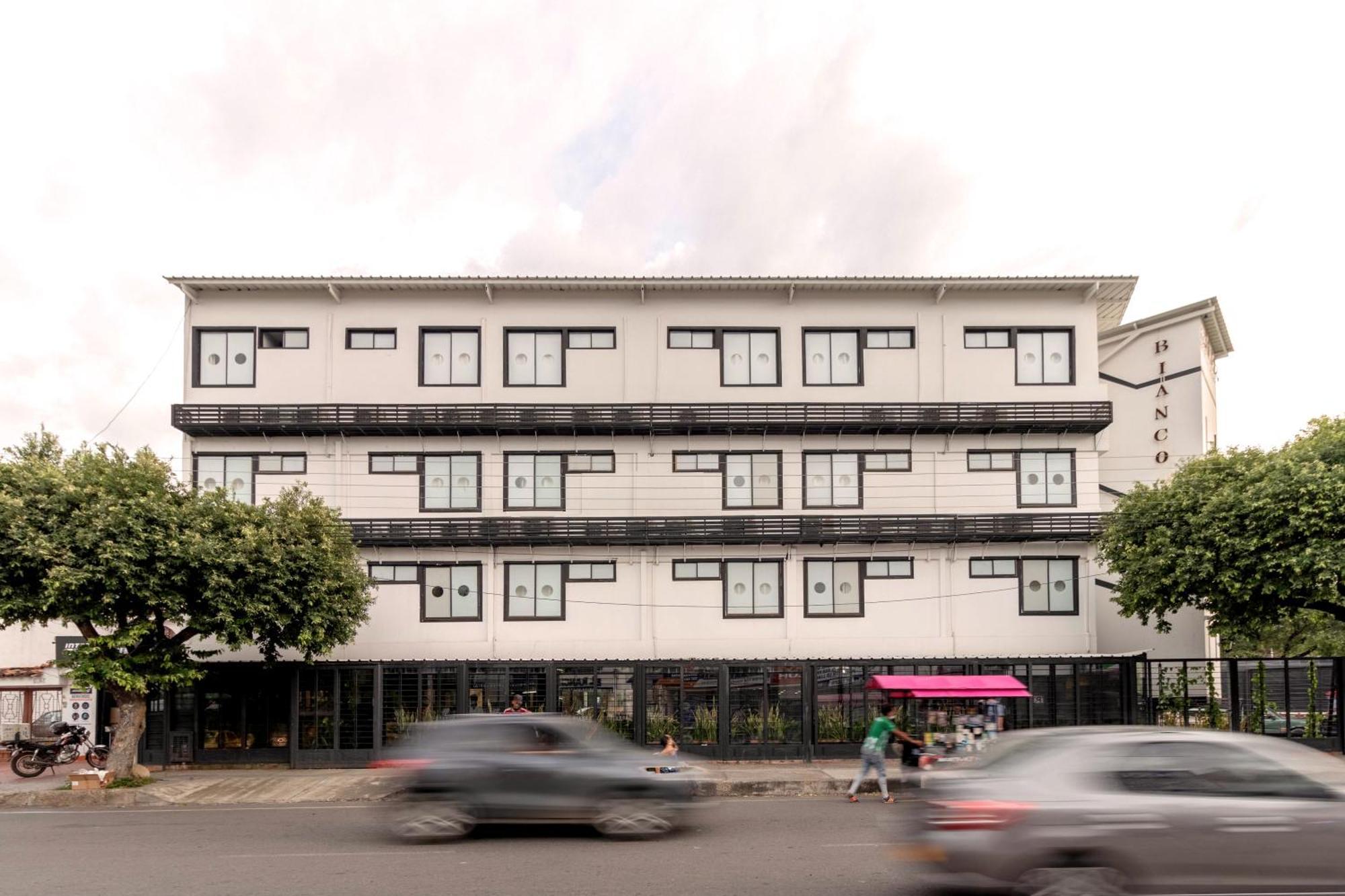 Bianco Hotel Boutique Кукута Екстер'єр фото